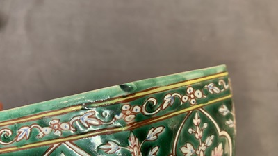 Een Chinese Bencharong dekselkom voor de Thaise markt, 19e eeuw