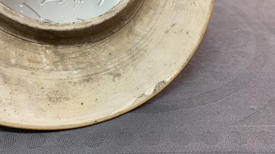 Een Chinese famille rose dekselvaas, Yongzheng