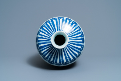 A Chinese blue and white 'meiping' vase with a dragon, Wanli mark, 19th C.