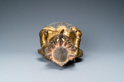 Une figure de Bouddha assis en bronze dor&eacute;, Chine, Ming
