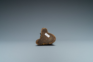 Een poederhoorn in gegraveerde hertenhoorn met mythologisch decor, wellicht Duitsland, 19e eeuw