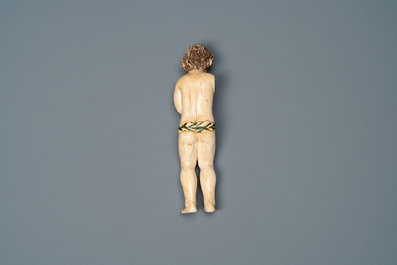 Een figuur van Adam in gepolychromeerd Indo-Portugees ivoor, wellicht Goa, 17e eeuw