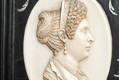 Cinq portraits en m&eacute;daillons en ivoire mont&eacute;s dans un tableau en marqueterie d&rsquo;&eacute;b&egrave;ne et &eacute;tain, France et/ou Italie, 19&egrave;me