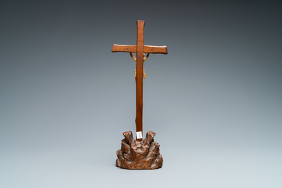 Een ivoren Corpus op naturalistisch gesculpteerde houten crucifix, wellicht Frankrijk, 17/18e eeuw