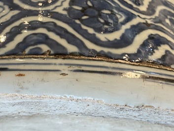 Een grote keizerlijke Chinese blauw-witte 'zun' vaas, Wanli merk en periode