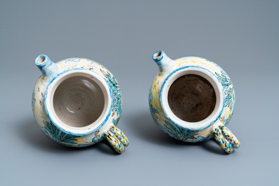 Twee polychrome Italiaanse apothekerspotten, 19e eeuw