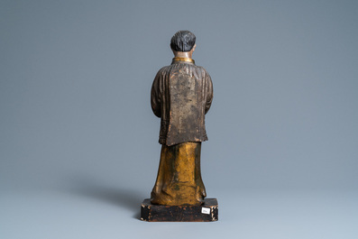 Une statue de Saint Louis de Gonzague en bois sculpt&eacute;, polychrom&eacute; et dor&eacute; aux yeux en verre, Italie, 18&egrave;me