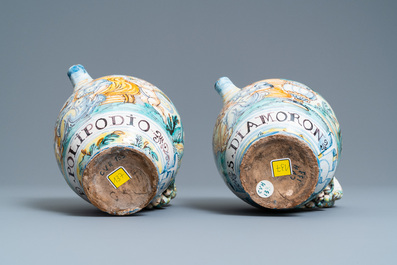Twee polychrome Italiaanse apothekerspotten, 19e eeuw