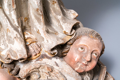 Une grande statue de la Vierge de l&rsquo;Assomption en bois sculpt&eacute;, polychrom&eacute; et dor&eacute; aux yeux en verre, Italie, 17&egrave;me