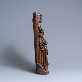 Un groupe en ch&ecirc;ne sculpt&eacute; repr&eacute;sentant la cons&eacute;cration d'un &eacute;v&ecirc;que, Nord de la France, vers 1500