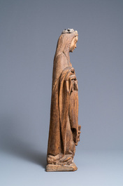 Une statue de Sainte Cath&eacute;rine d'Alexandrie en ch&ecirc;ne sculpt&eacute;, 16&egrave;me