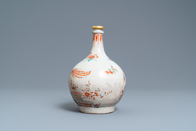 A Dutch-decorated Kakiemon-style Japanese Arita apothecary flask, Edo, 17/18th C.