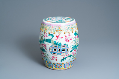 A Chinese famille rose 'ducks in a lotus pond' garden seat, 19th C.