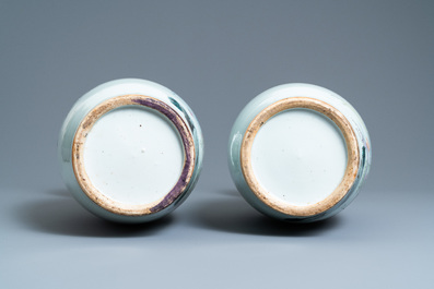 A pair of Chinese famille rose vases, 19/20th C.