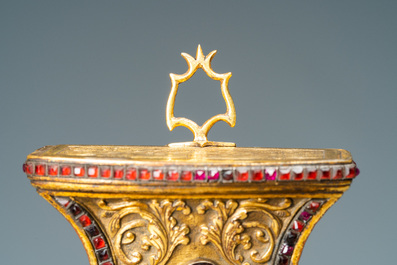 Une horloge murale en bronze dor&eacute; incrust&eacute; de pierres semi-pr&eacute;cieuses, ateliers de Canton et George Prior de Londres pour la Chine, Qianlong