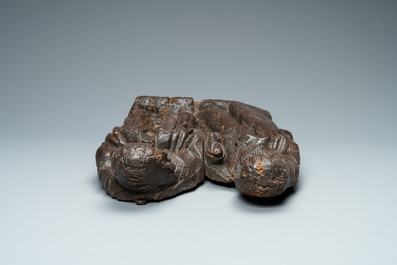 Een eikenhouten retabelfragment met twee figuren, Vlaanderen, 1e helft 16e eeuw