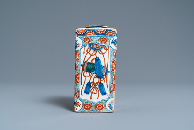 A Dutch Delft cashmere palette tea caddy, 1st half 18th C.