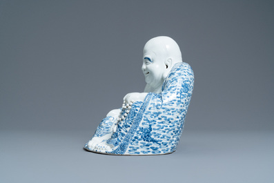 Een grote Chinese blauw-witte figuur van Boeddha, Fujian Huiguang merk, Republiek