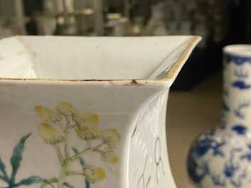 A pair of Chinese famille rose square vases, 19/20th C.