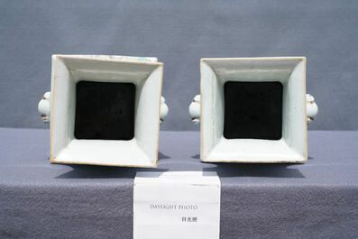 A pair of Chinese famille rose square vases, 19/20th C.