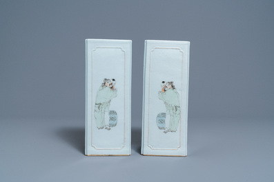 A pair of square Chinese qianjiang cai hat stands, 19/20th C.