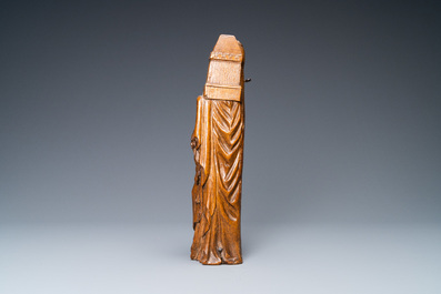 Une statue de Sainte Barbe en ch&ecirc;ne sculpt&eacute;, vers 1500