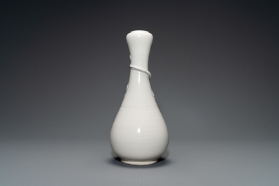 A Chinese Dehua blanc de Chine vase with applied dragon, Kangxi/Yongzheng