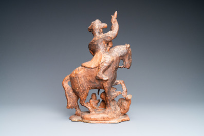 Une statue de Saint Georges en bois sculpt&eacute; monochrom&eacute; &agrave; l&rsquo;imitation de la terre cuite, 16&egrave;me