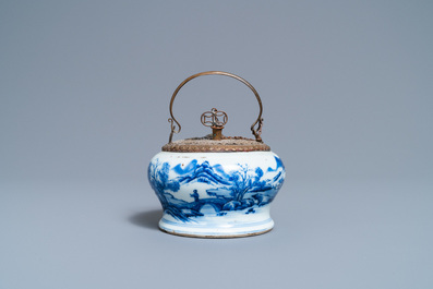 A Chinese blue and white 'Blue de Hue' waterpipe for the Vietnamese market, Kangxi