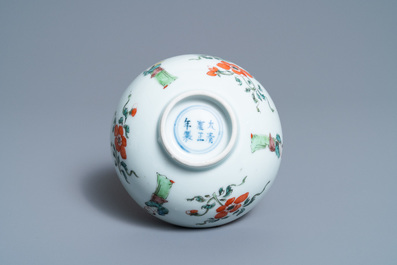 Een Chinese famille verte kom, Yongzheng merk en periode