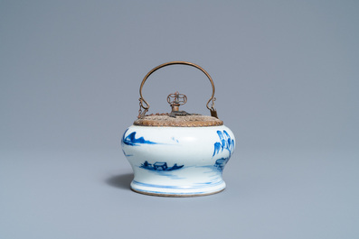 A Chinese blue and white 'Blue de Hue' waterpipe for the Vietnamese market, Kangxi