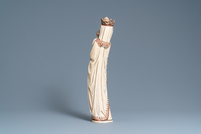Een grote gepolychromeerde ivoren figuur van een Madonna met kind, Frankrijk, 19e eeuw