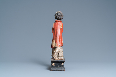 Een gepolychromeerde houten figuur van een biddende engel, ca. 1500