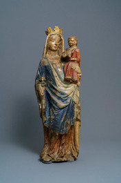 Een grote gepolychromeerde kalkstenen figuur van een Madonna met kind, Champagne- of Lorrainestreek, Frankrijk, 2e helft 14e eeuw