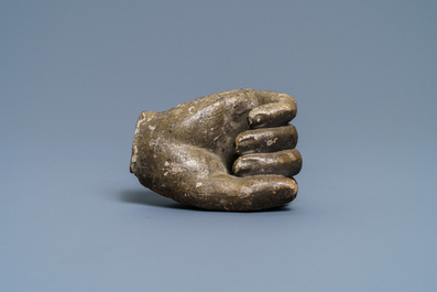 Een grote gepolychromeerde eikenhouten figuur van een Madonna met kind, 17e eeuw
