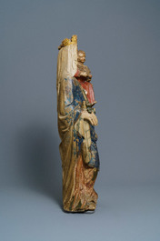 Een grote gepolychromeerde kalkstenen figuur van een Madonna met kind, Champagne- of Lorrainestreek, Frankrijk, 2e helft 14e eeuw