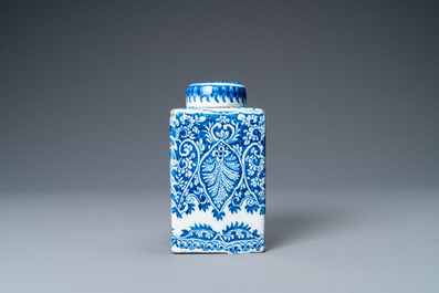 A Dutch Delft blue and white tea caddy with screw cap, late 17th C.
