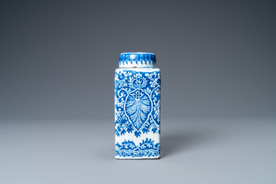A Dutch Delft blue and white tea caddy with screw cap, late 17th C.