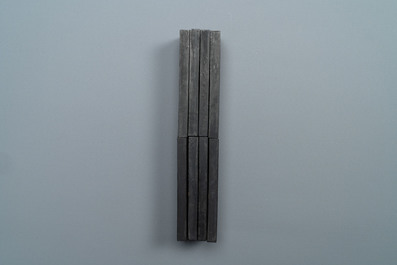 Huit pierres &agrave; encre &agrave; d&eacute;cor de la fabrication de porcelaines, Chine, R&eacute;publique