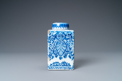 A Dutch Delft blue and white tea caddy with screw cap, late 17th C.