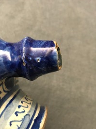 Een blauw-witte 'a foglie' siroopkan in Antwerpse majolica, midden 16e eeuw
