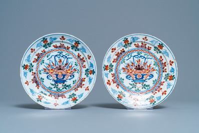 Drie paar polychrome Delftse borden, 18e eeuw