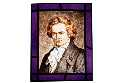 Alfred Labille et Pierre Bertrand (Lille, actif 1902-1930): Portrait de Ludwig van Beethoven en verre peint mont&eacute; en vitrail