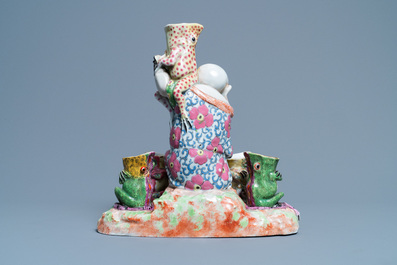 A chinoiserie group, Bayeux porcelain, France, 19th C.