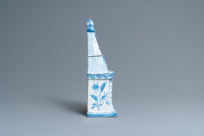 A Dutch Delft blue and white fireplace-shaped box and cover, ca. 1800