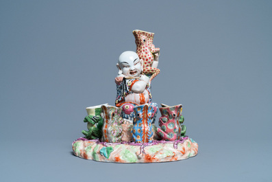A chinoiserie group, Bayeux porcelain, France, 19th C.