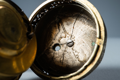 A gilded silver 'repeater' pocket watch, Robert &amp; Peter Higgs, no. 1466, London, 17/18th C.