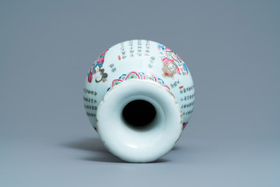 Een Chinese famille rose 'Wu Shuang Pu' vaas, 19e eeuw