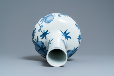 A Chinese blue and white 'tianqiu ping' 'nine peaches' vase, Qianlong mark, 20th C.