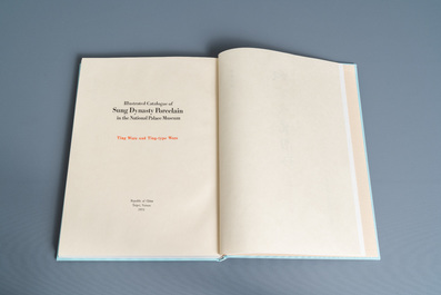 Illustrated catalogue of Sung Dynasty Porcelain in the National Palace Museum, quatre volumes, Taipei, 1973